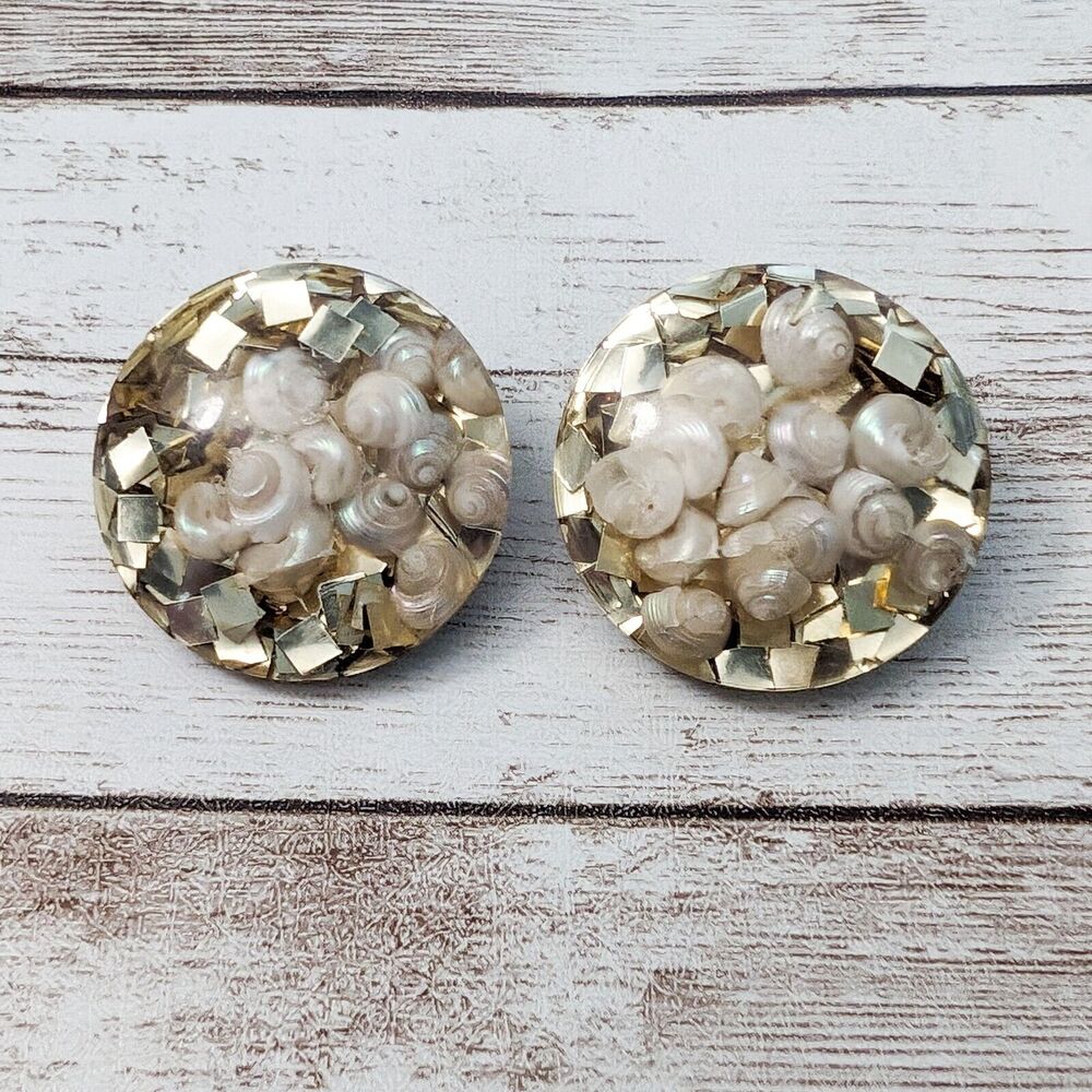 Vintage Clip On Earrings - 1 & 1/8" Gold Tone Flakes with Shells - Picture 3 of 6
